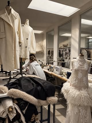 During Paris Fashion Week, @alicevaillant opened the doors of her studio, inviting press, influencers and clients into the heart of her world.

A more intimate way to discover the collection, meet the team, and experience the universe behind the clothes, directly from the place where it all comes to life.